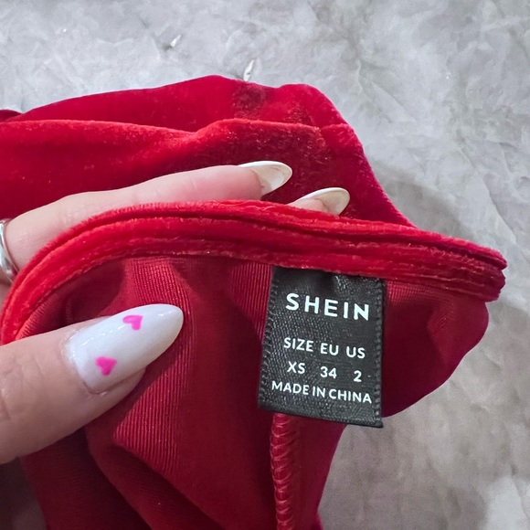 Red velvet Mini dress size XS from Shein - Picture 4 of 4